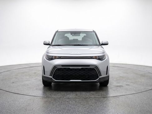 Used 2025 Kia Soul LX w/ LX Technology Package FWD image 2