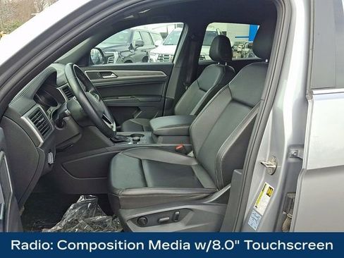 Used 2020 Volkswagen Atlas Cross Sport SE image 2