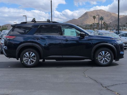 New 2026 Nissan Pathfinder SL FWD image 5