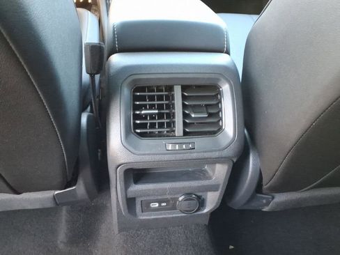 Used 2022 Volkswagen Tiguan SE w/ Panoramic Sunroof Package image 23