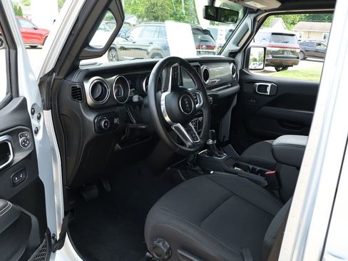 Used 2023 Jeep Wrangler Unlimited Sahara w/ Cold Weather Group AWD/4WD image 11