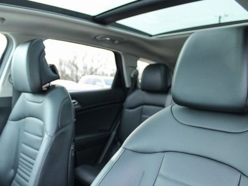 Used 2025 Kia Sportage SX image 15