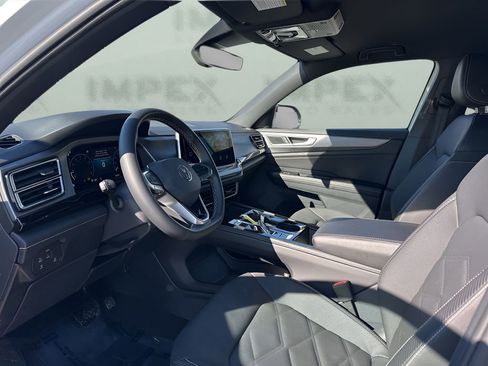 Used 2025 Volkswagen Atlas Cross Sport SE image 9