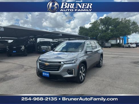 Used 2023 Chevrolet Traverse LT w/ LT Premium Package FWD image 1