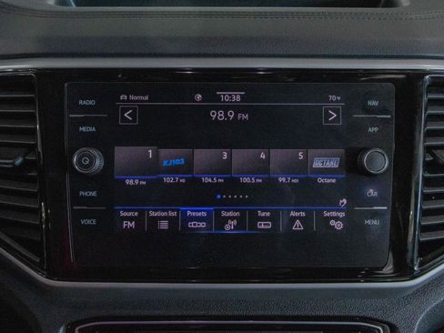 Used 2021 Volkswagen Atlas SEL Premium image 9