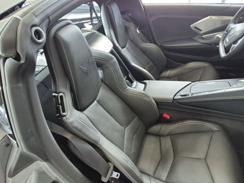 Used 2025 Chevrolet Corvette Stingray Preferred Cpe w/ Z51 Performance Package RWD image 28