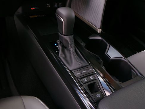 Used 2026 Toyota Camry SE FWD image 9