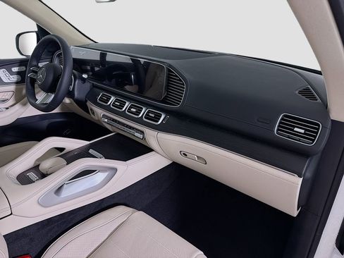 New 2026 Mercedes-Benz GLS 450 4MATIC image 32