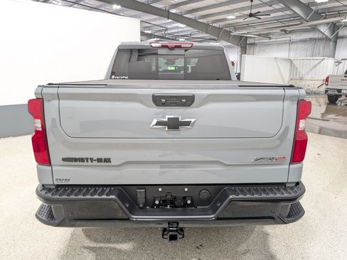 Used 2024 Chevrolet Silverado 1500 ZR2 w/ Technology Package AWD/4WD image 4