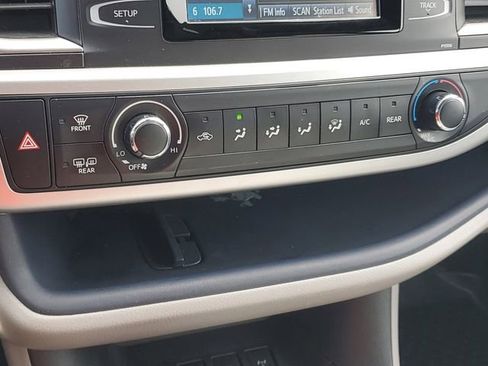 Used 2017 Toyota Highlander LE AWD/4WD image 27
