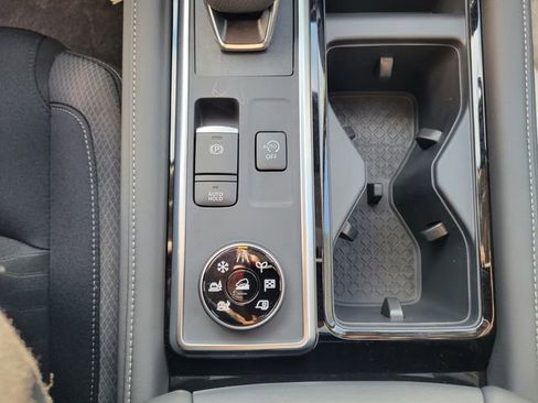 New 2025 Nissan Pathfinder SV image 27