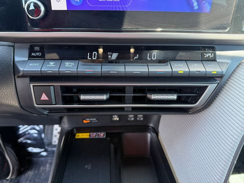 Used 2025 Toyota Camry SE FWD image 22