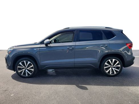 Used 2023 Volkswagen Taos SE FWD image 5