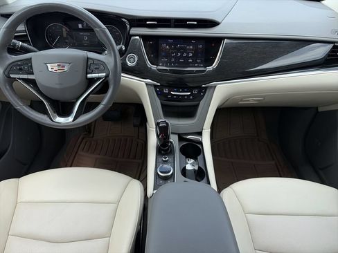 Used 2023 Cadillac XT6 Premium Luxury FWD image 16