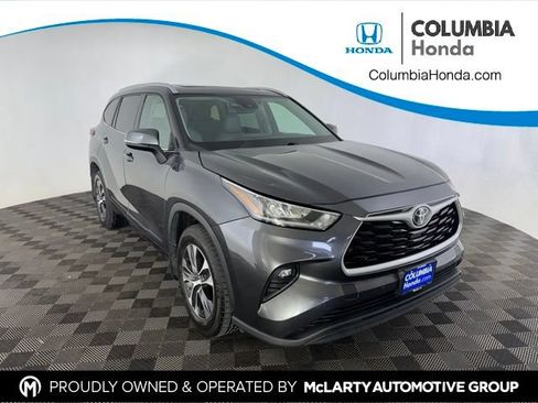 Used 2020 Toyota Highlander XLE w/ Protection Package #3 AWD/4WD image 1