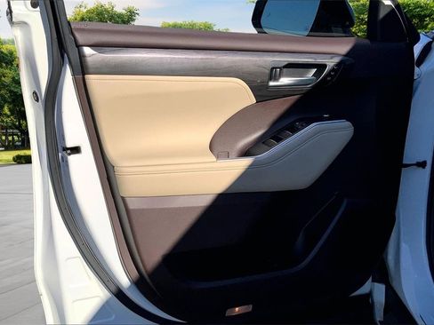 Used 2020 Toyota Highlander Limited image 20