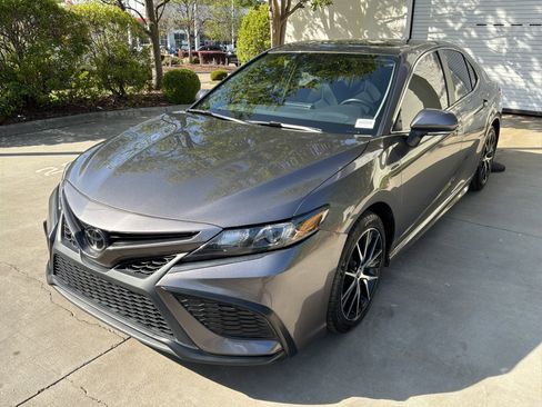 Used 2023 Toyota Camry SE w/ Convenience Package image 5
