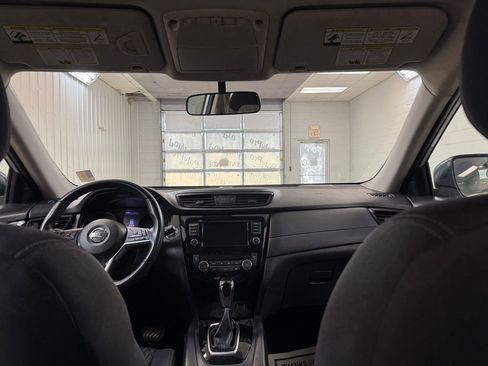 Used 2018 Nissan Rogue SV image 20