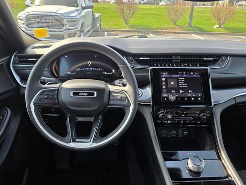 Used 2023 Jeep Grand Cherokee L Altitude image 37