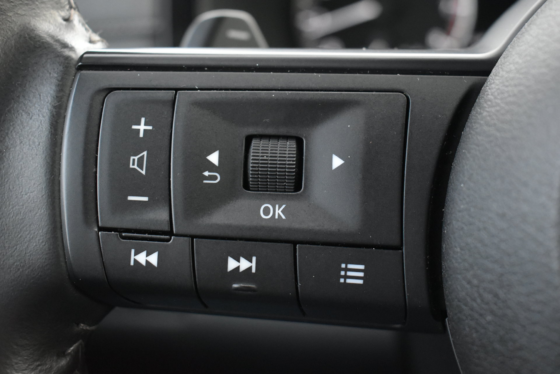 Used 2025 Nissan Pathfinder SV AWD/4WD image 20