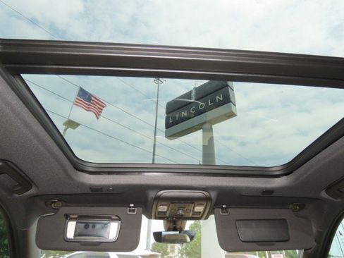 Used 2022 Chevrolet Tahoe Premier AWD/4WD image 22