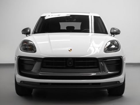 Certified 2024 Porsche Macan Turbo AWD/4WD image 8