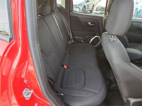 Used 2018 Jeep Renegade Latitude image 24