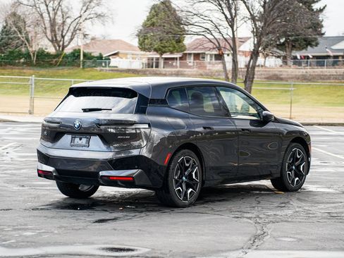 Used 2023 BMW iX xDrive50 w/ Sport Package image 5