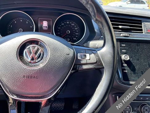 Used 2018 Volkswagen Tiguan SE w/ Panoramic Sunroof Package AWD/4WD image 17