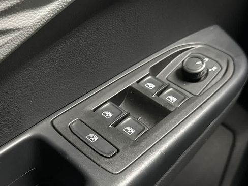 Certified 2024 Volkswagen Taos S FWD image 17