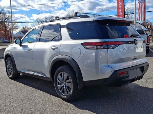 New 2025 Nissan Pathfinder SV w/ SV Premium Package image 3