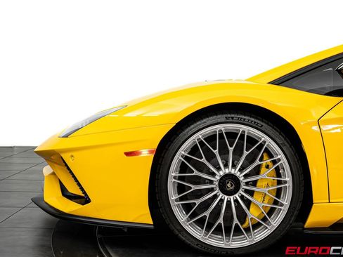 Used 2018 Lamborghini Aventador S AWD/4WD image 15