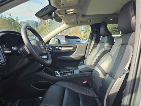 Used 2023 Volvo XC40 B4 Plus w/ Protection Package Premier image 24