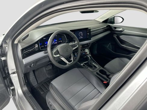 New 2025 Volkswagen Jetta SE image 9