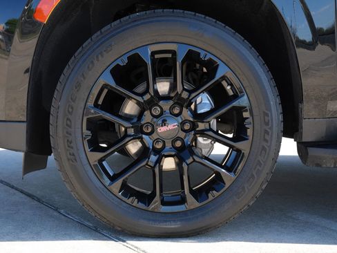 Used 2022 GMC Yukon SLT w/ SLT Luxury Package image 30