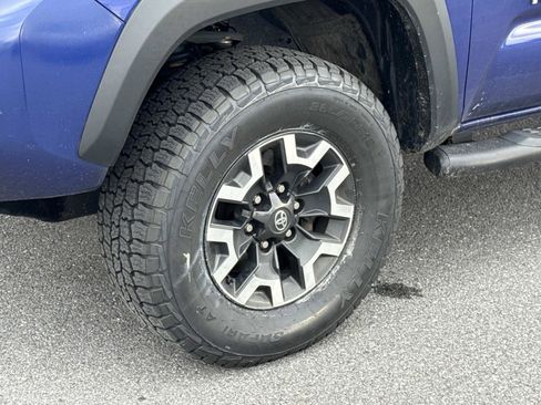 Used 2022 Toyota Tacoma TRD Off-Road image 30