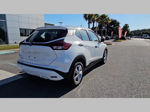 New 2025 Nissan Kicks Play S image 33