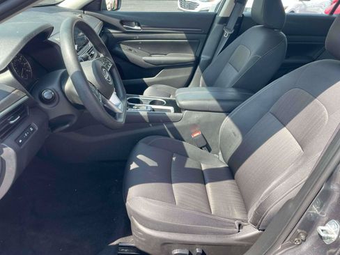 Used 2024 Nissan Altima 2.5 SV FWD image 14