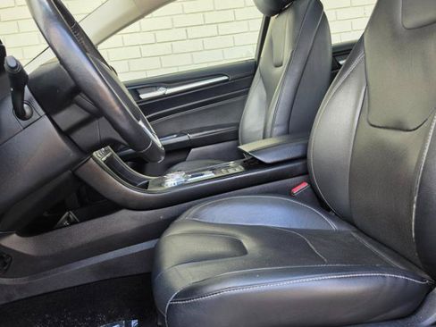 Used 2019 Ford Fusion Energi Titanium FWD image 11