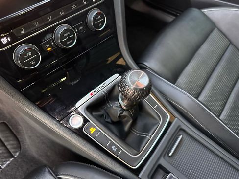 Used 2019 Volkswagen Golf R 4-Door image 35