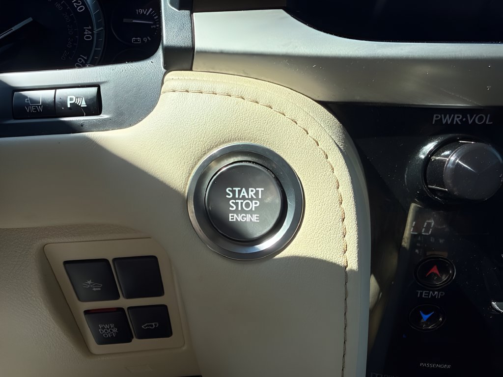 Used 2019 Lexus LX 570 4WD w/ Luxury Package image 20