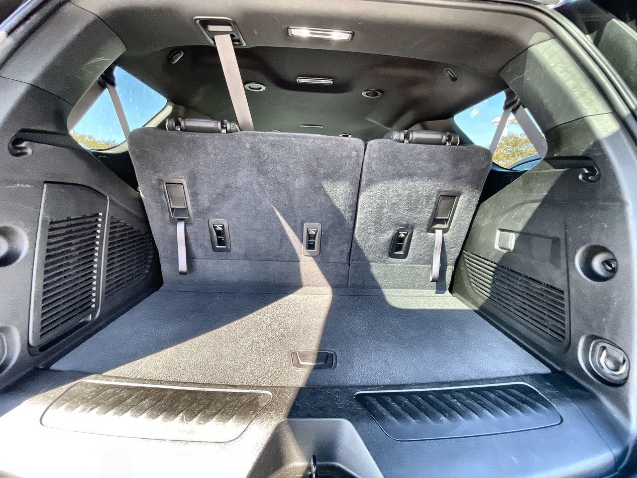 Used 2024 GMC Yukon SLT RWD image 26