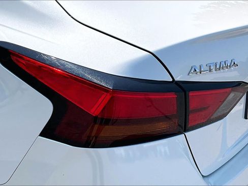 Used 2020 Nissan Altima 2.0 Platinum FWD image 29