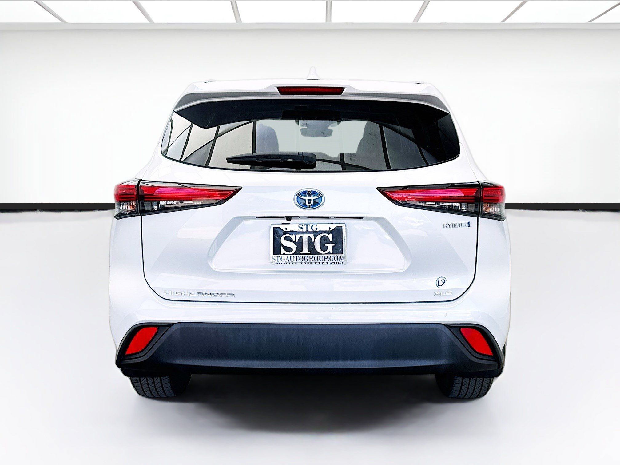 Used 2022 Toyota Highlander XLE AWD/4WD image 5