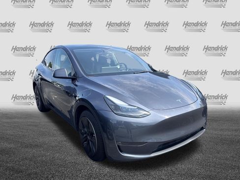 Used 2023 Tesla Model Y AWD image 5