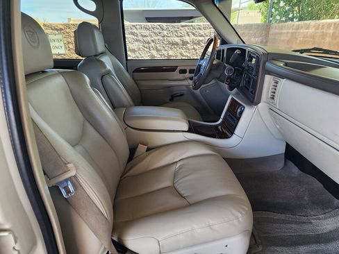 Used 2004 Cadillac Escalade AWD image 58