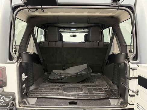 Used 2015 Jeep Wrangler Unlimited Rubicon w/ Connectivity Group AWD/4WD image 22