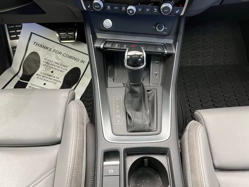 Used 2020 Audi Q3 2.0T Premium Plus w/ Premium Plus Package image 11