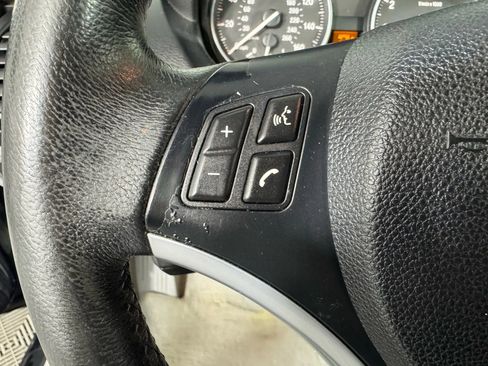 Used 2009 BMW 135i Convertible image 24