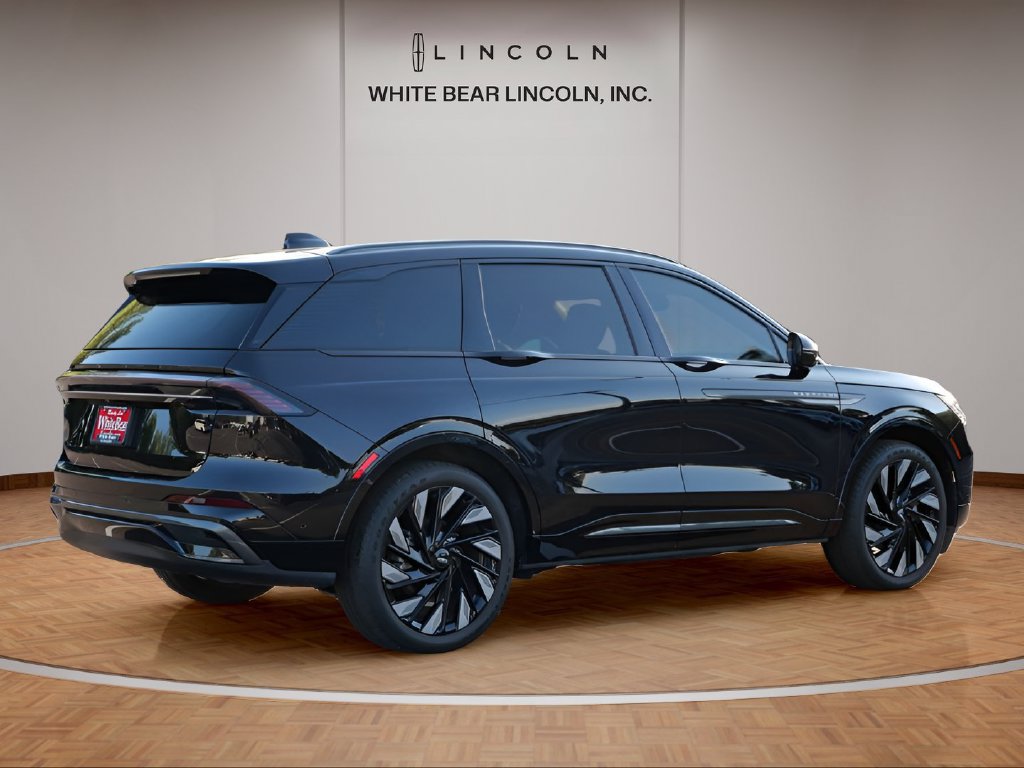 Used 2024 Lincoln Nautilus Reserve w/ Equipment Group 203A AWD/4WD image 12